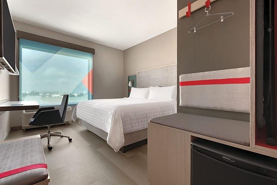 avid hotel Hays