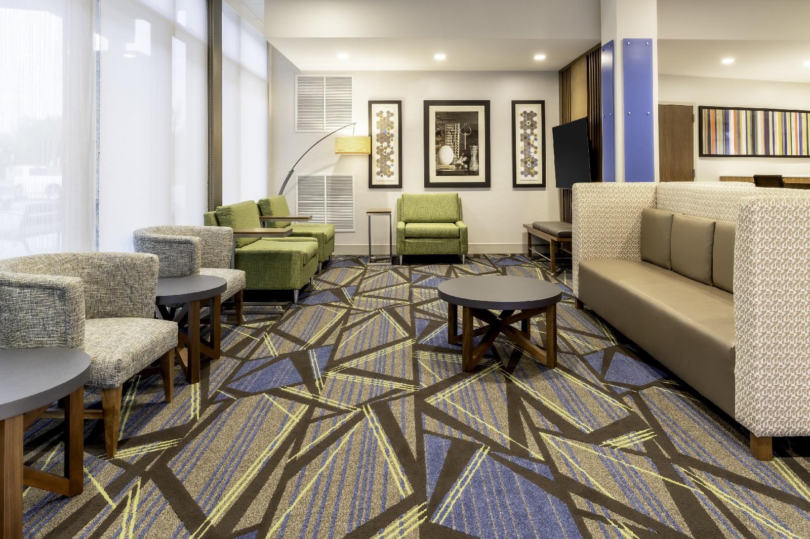 Holiday Inn Express & Suites Milwaukee West Allis