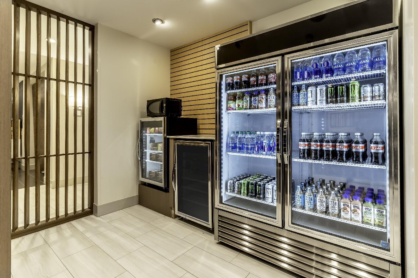 Holiday Inn Express & Suites Milwaukee West Allis