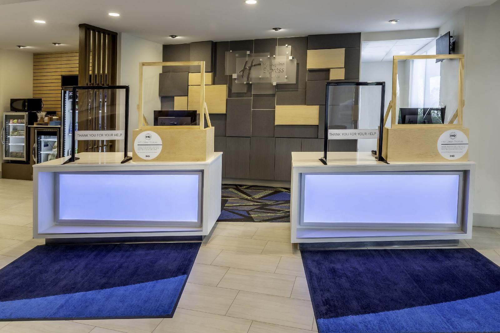 Holiday Inn Express & Suites Milwaukee West Allis