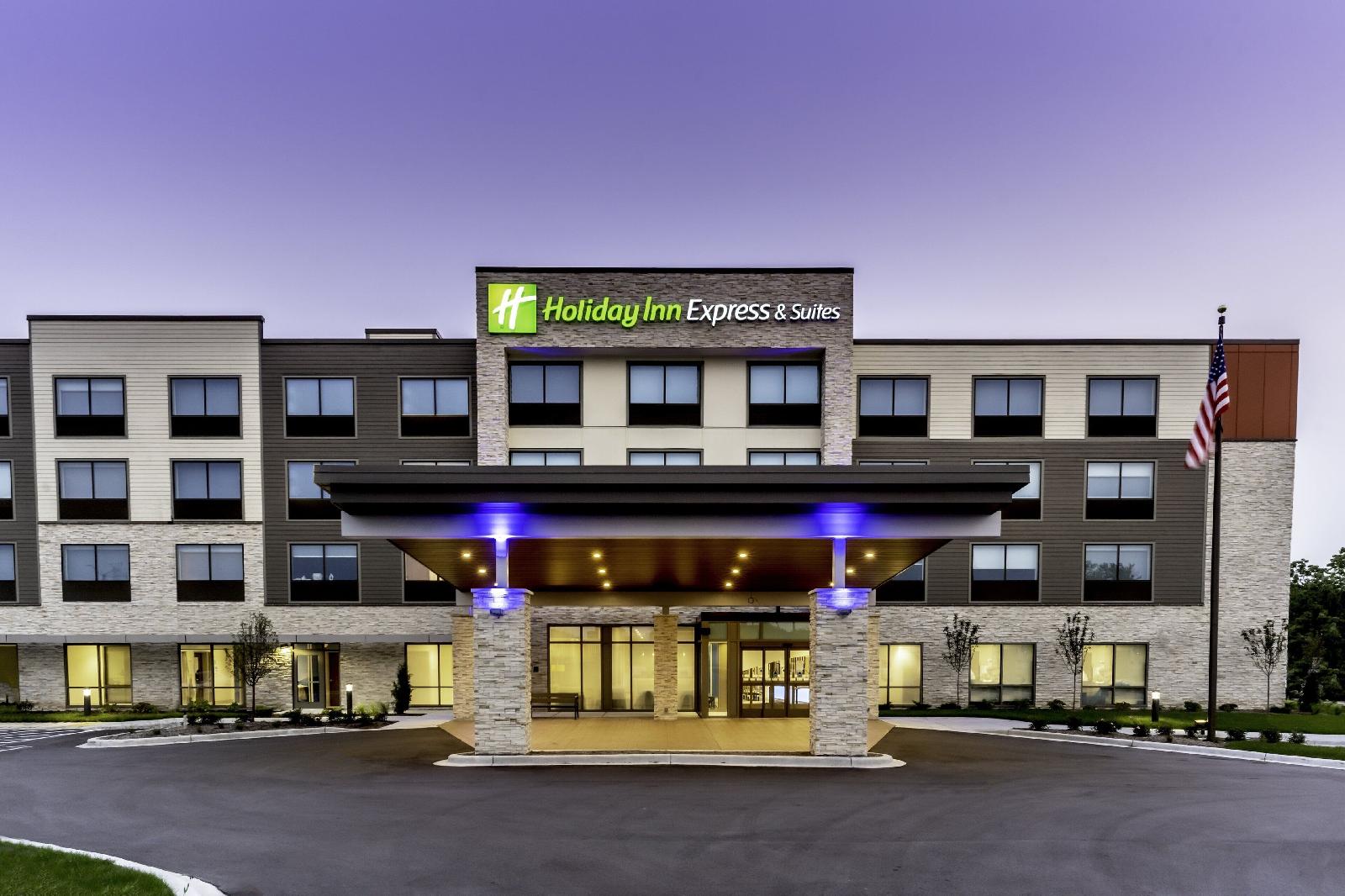 Holiday Inn Express & Suites Milwaukee West Allis