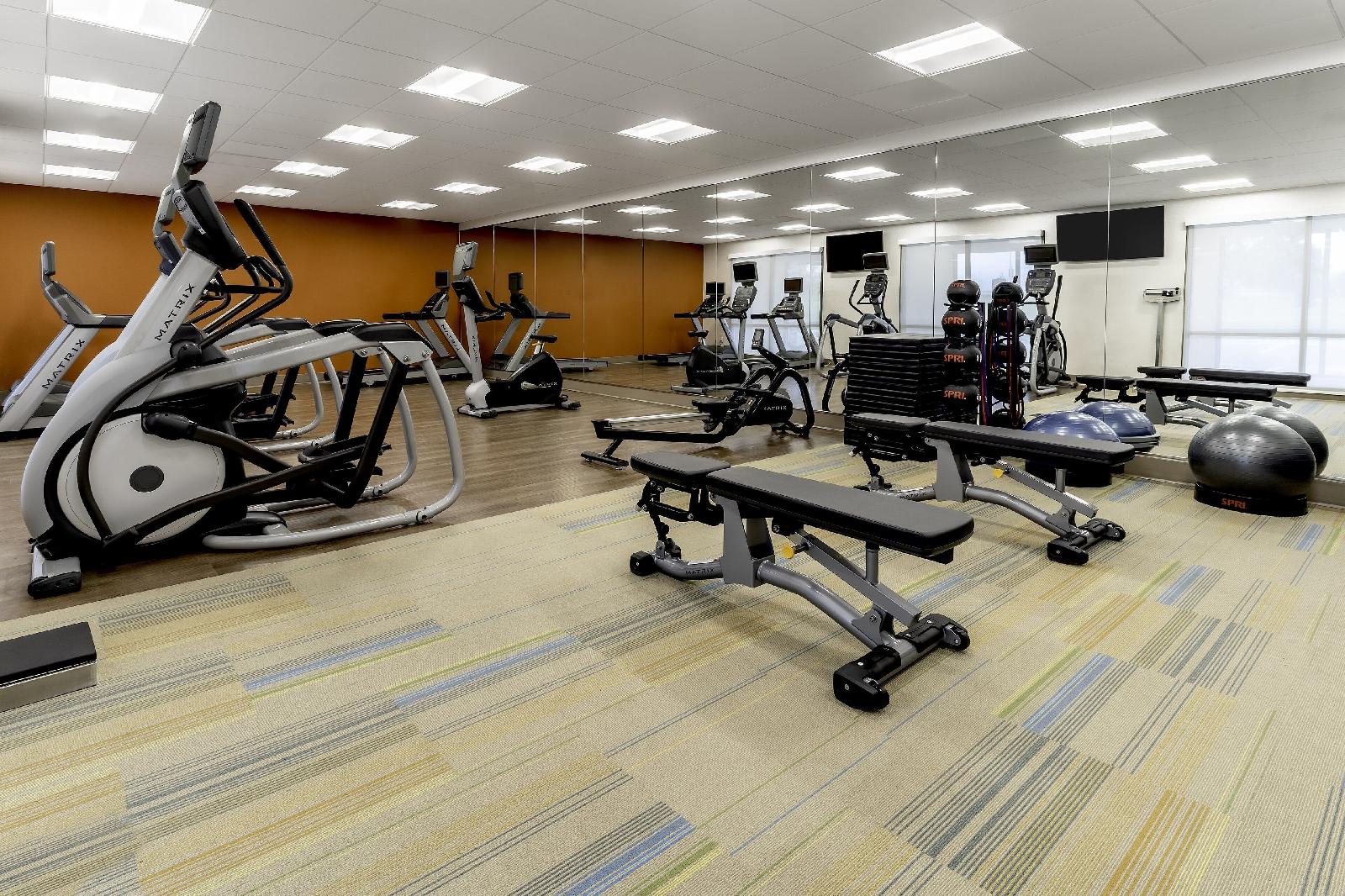 Holiday Inn Express & Suites Milwaukee West Allis