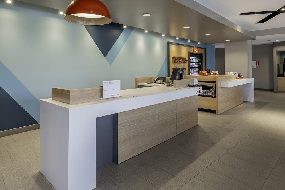 Avid Hotels West Waukesha