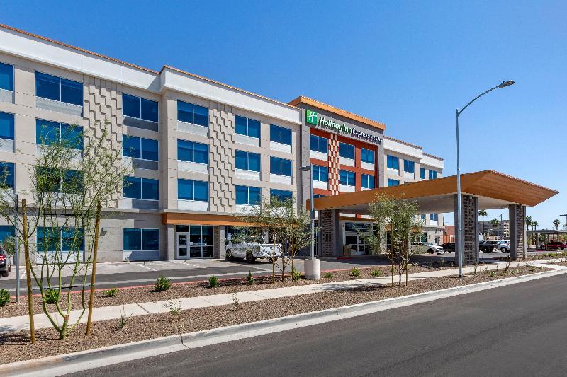 Holiday Inn Express & Suites Phoenix Down Town - State Capitol