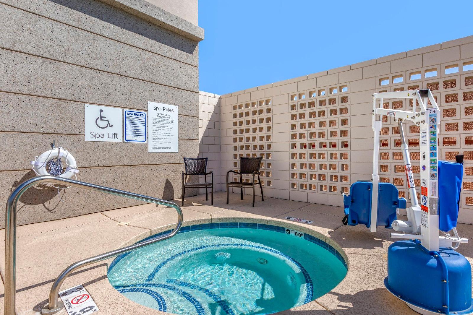 Holiday Inn Express & Suites Phoenix Down Town - State Capitol