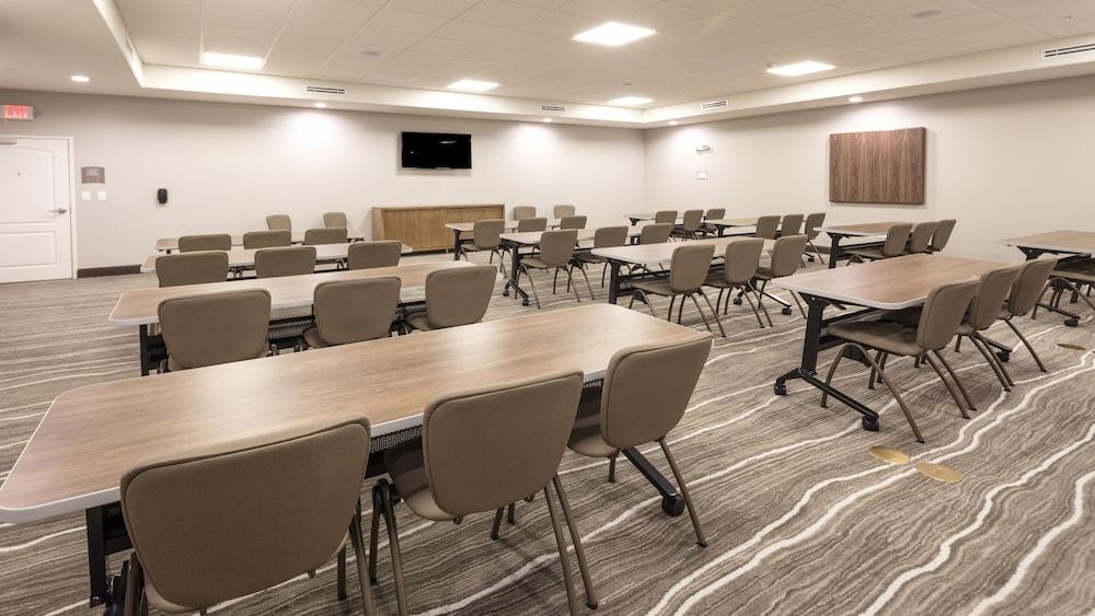 Staybridge Suites Southgate – Detroit Area