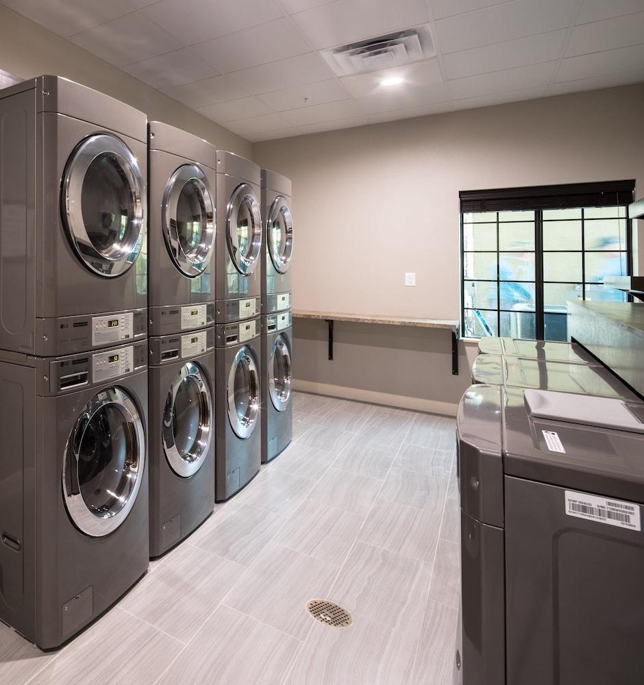 Staybridge Suites Southgate – Detroit Area