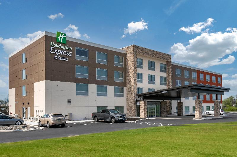 Holiday Inn Express & Suites Lancaster