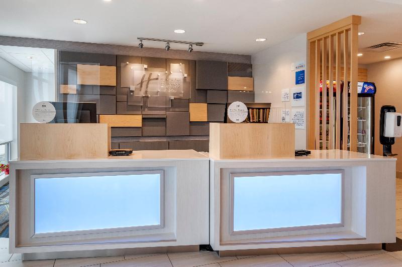 Holiday Inn Express & Suites Lancaster