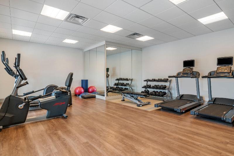 Holiday Inn Express & Suites Lancaster