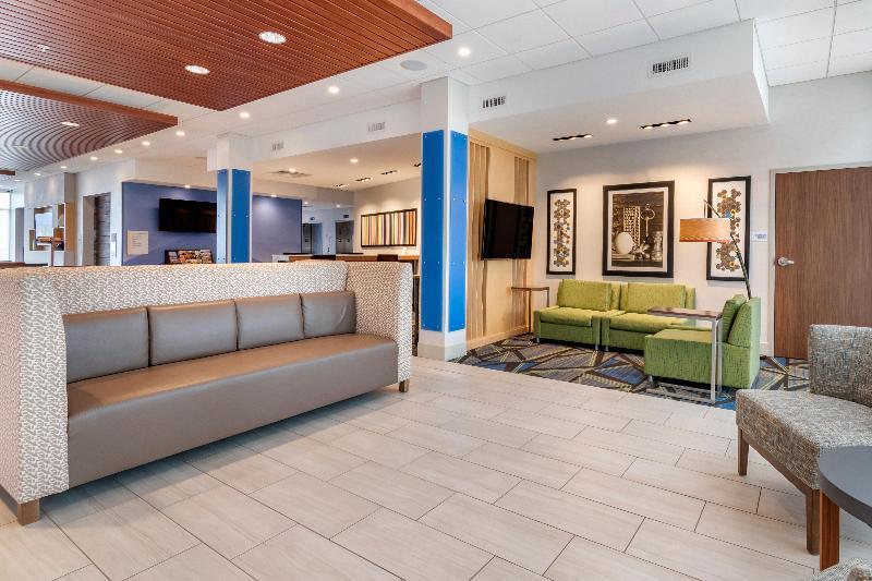 Holiday Inn Express & Suites Lancaster