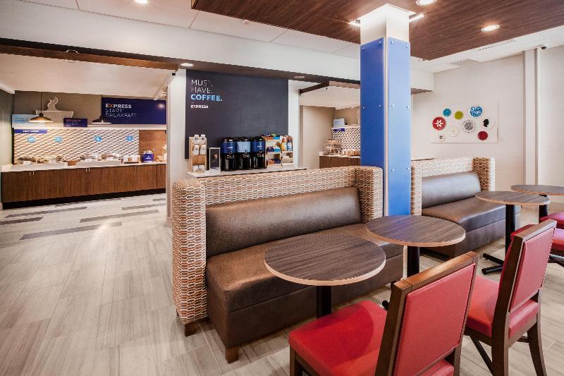 Holiday Inn Express & Suites Lancaster