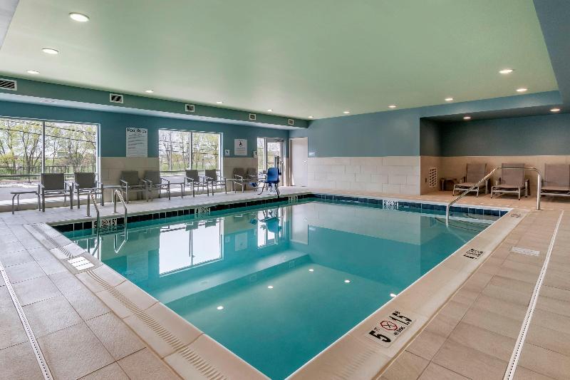 Holiday Inn Express & Suites Lancaster