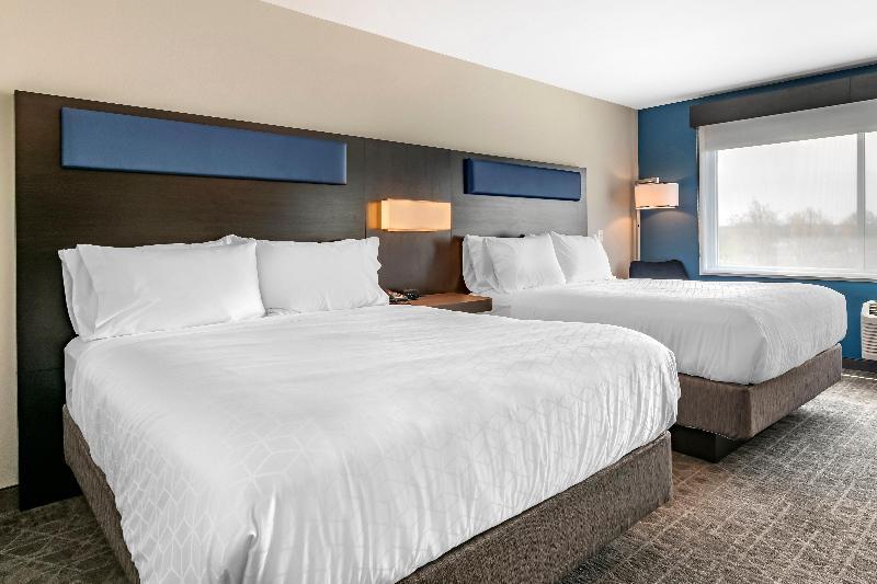 Holiday Inn Express & Suites Lancaster