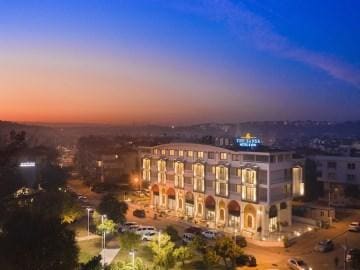 The Sansa Hotel & Spa
