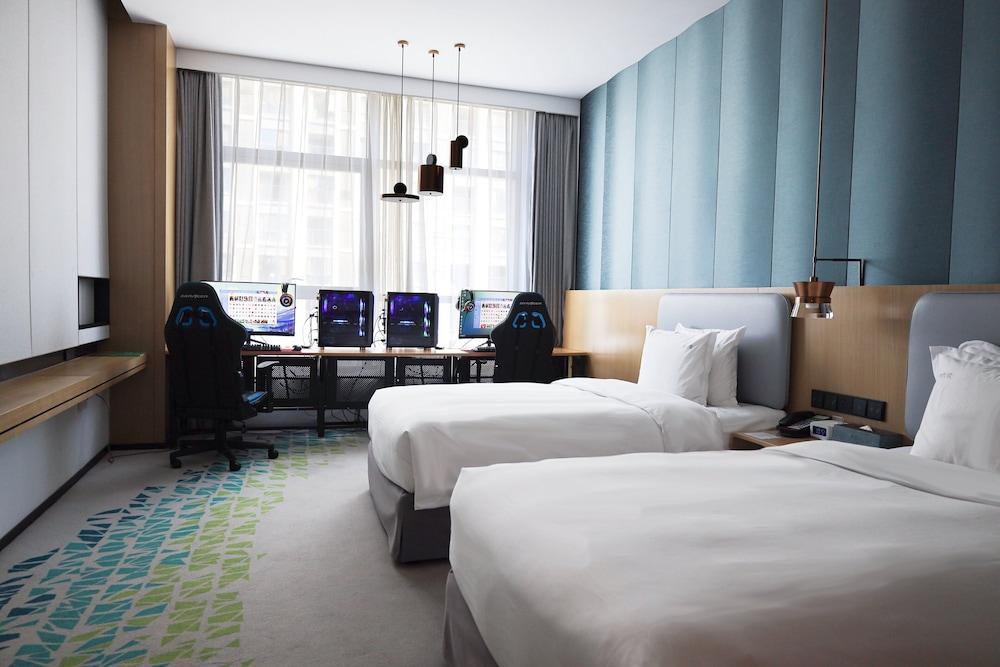 Holiday Inn Fuyang, an IHG Hotel