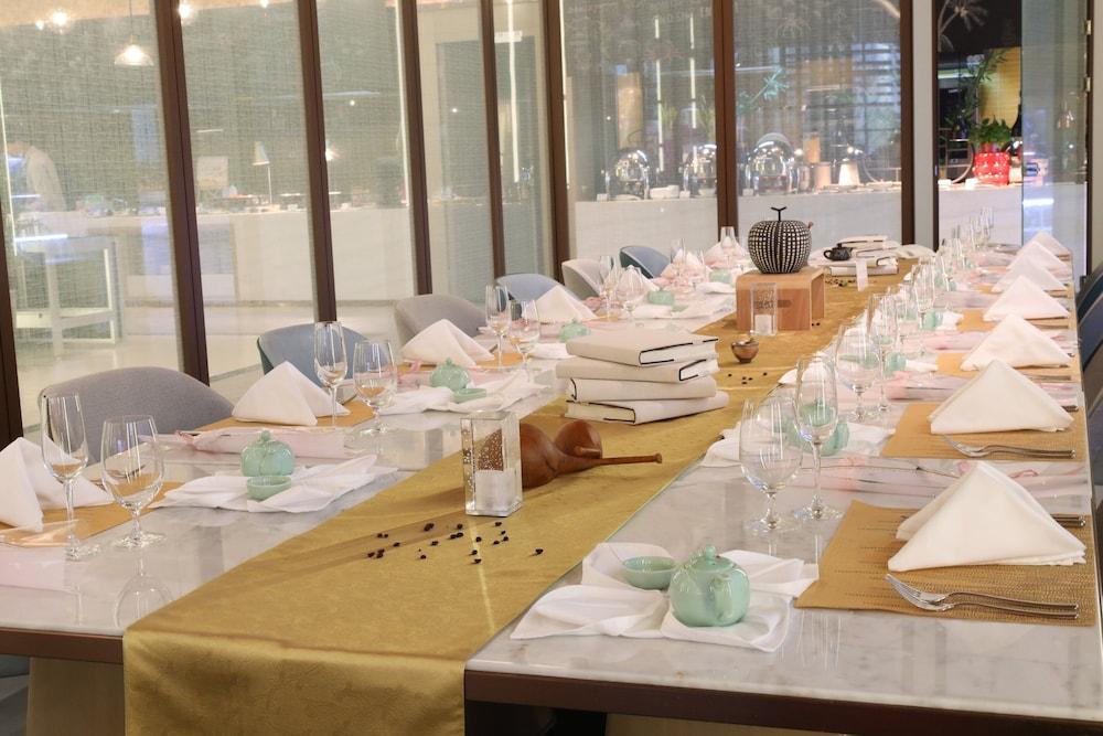 Holiday Inn Fuyang, an IHG Hotel