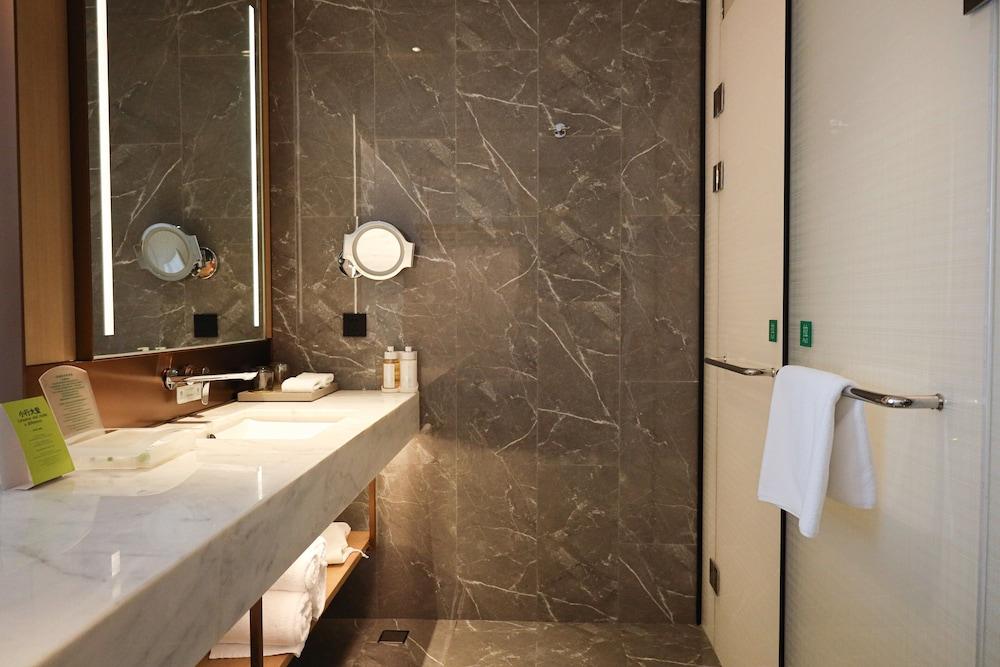 Holiday Inn Fuyang, an IHG Hotel