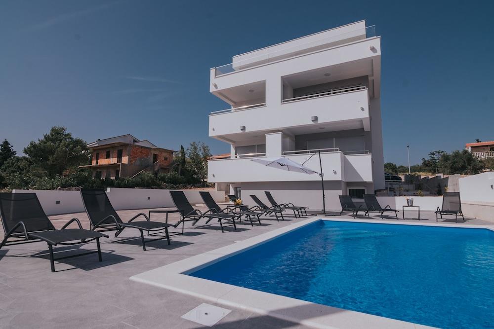 Pool Villas Aldura