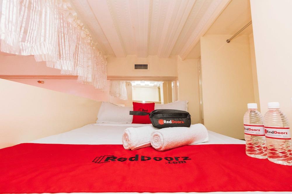 RedDoorz Plus @ RSG Legarda Manila