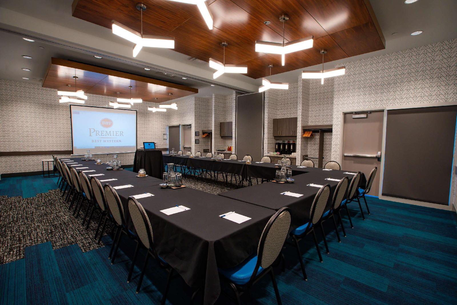 Best Western Premier Winnipeg East Inn & Suites