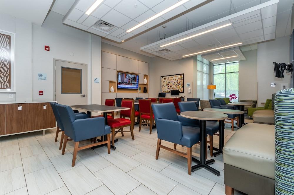 Holiday Inn Express & Suites Chilliwack East