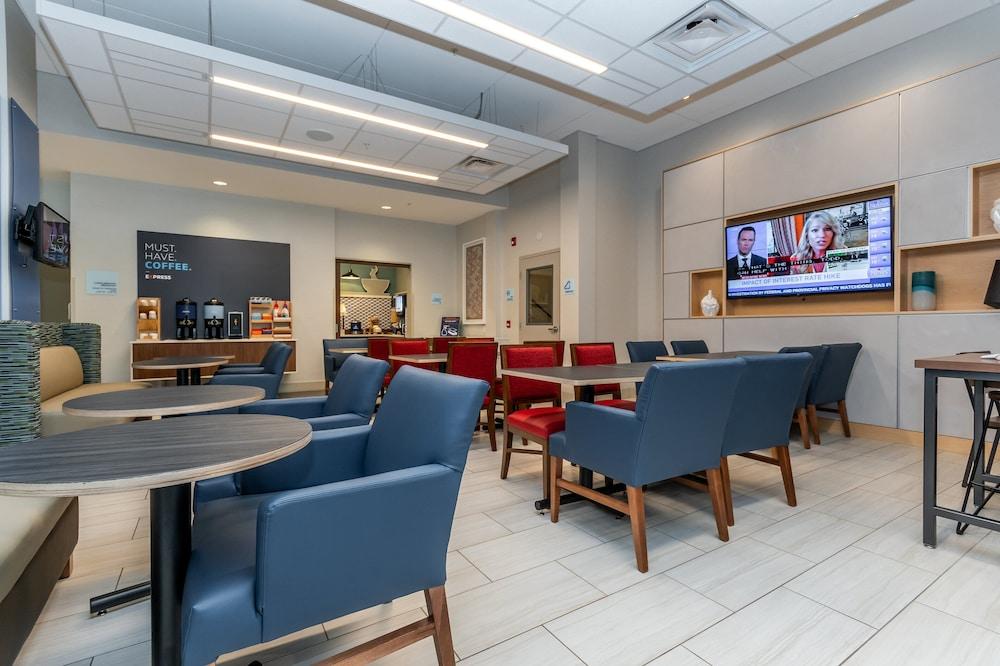 Holiday Inn Express & Suites Chilliwack East