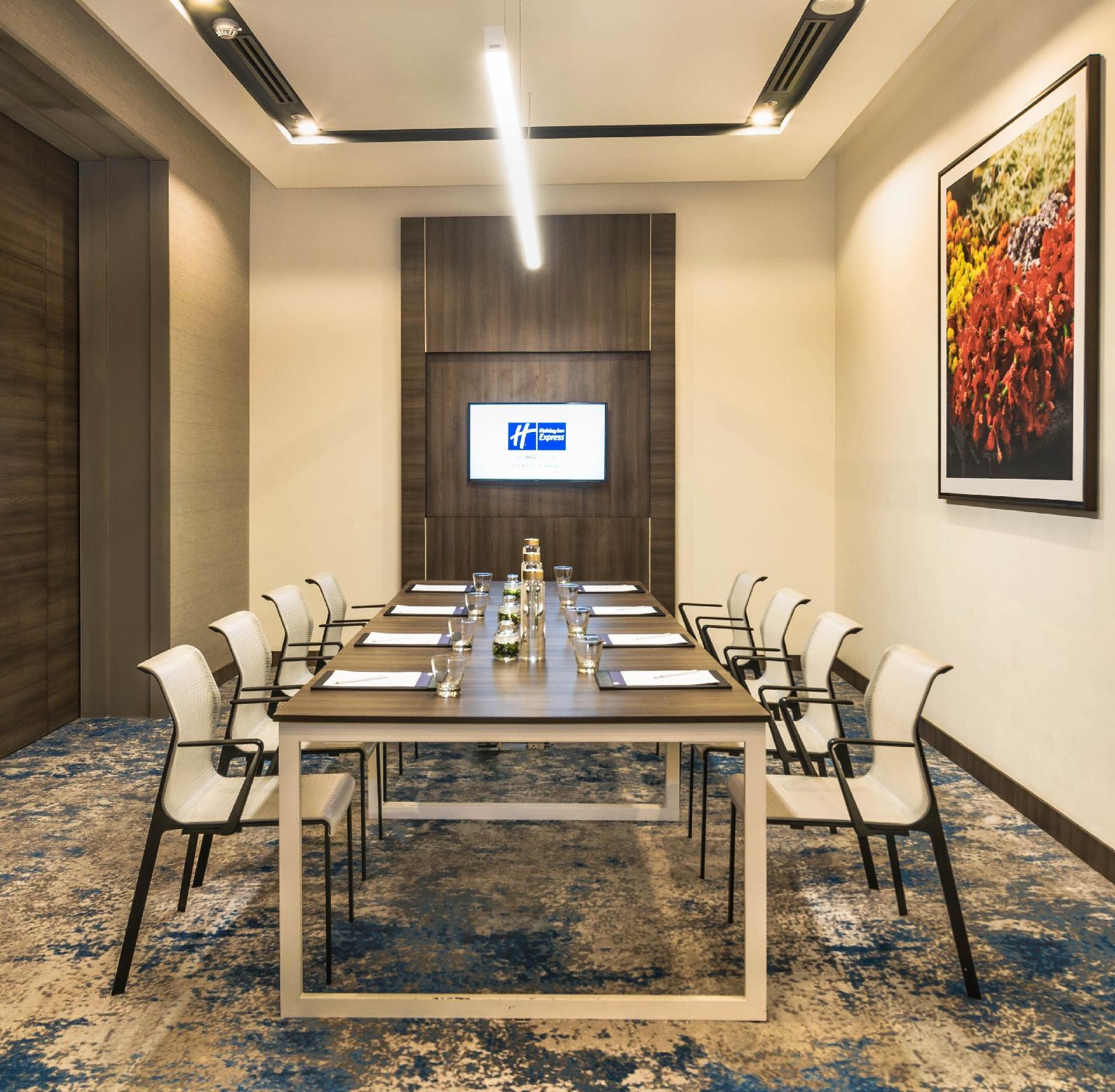 Holiday Inn Express Kolkata Airport