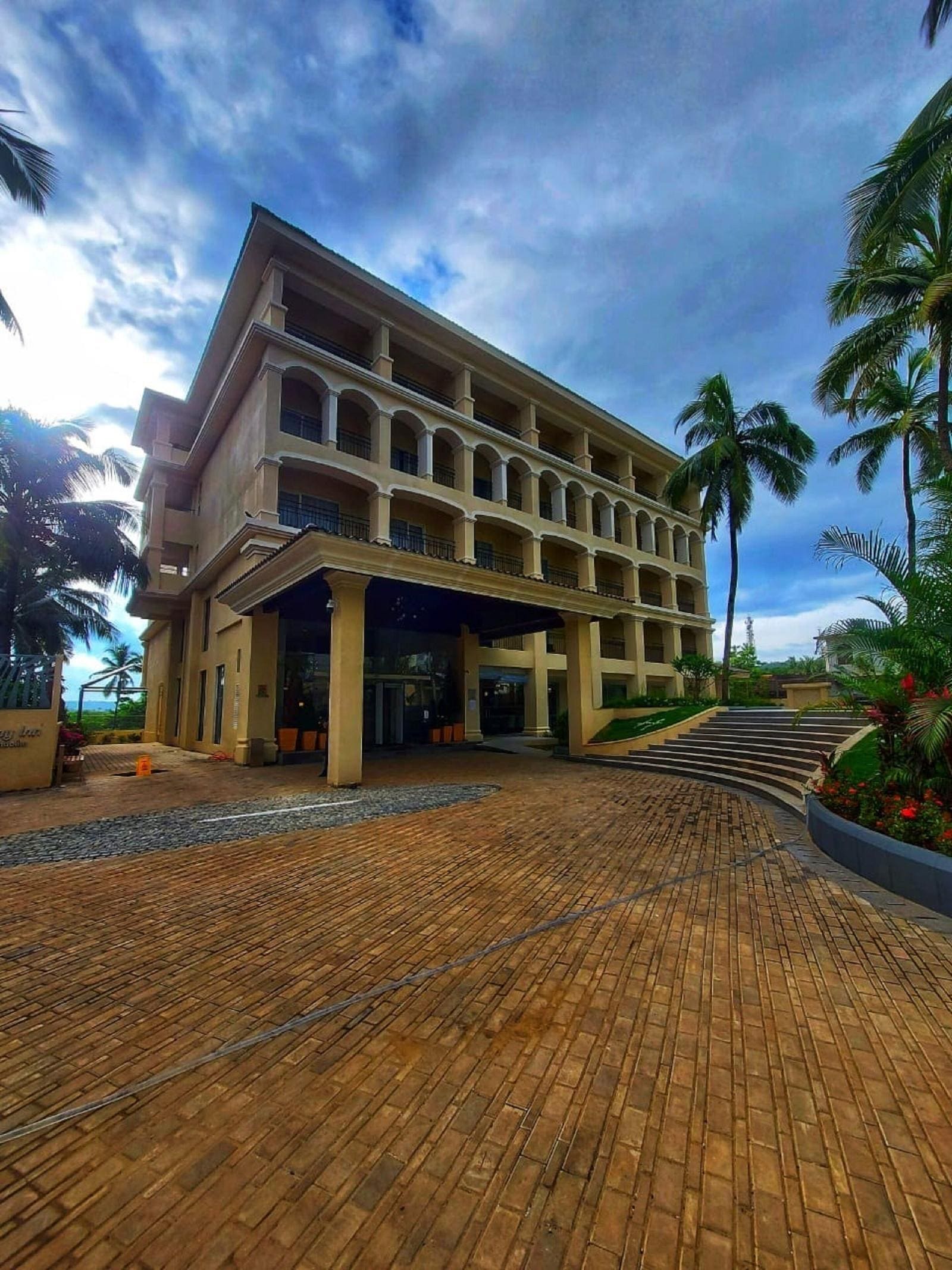 Holiday Inn Goa Candolim