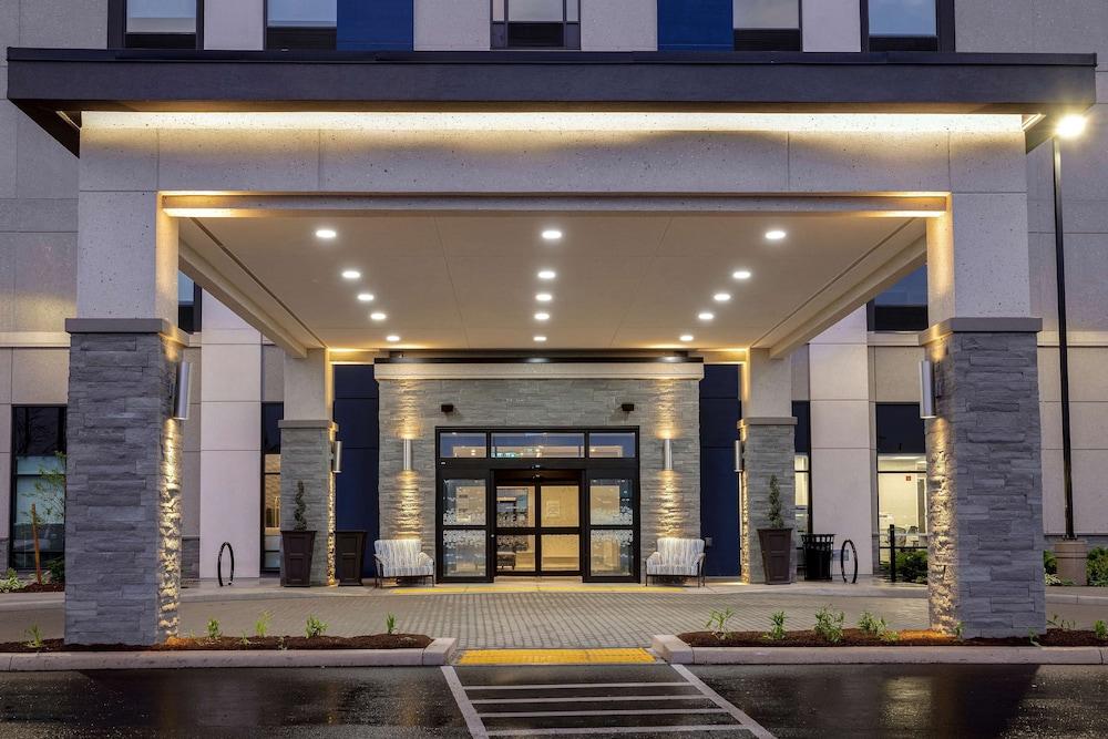Hampton Inn & Suites Burlington, Ontario, Canada
