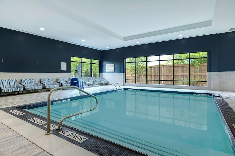 Hampton Inn & Suites Burlington, Ontario, Canada