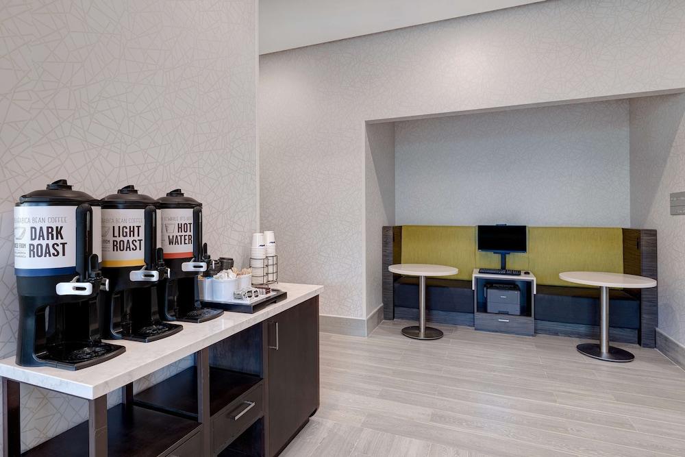 Hampton Inn & Suites Burlington, Ontario, Canada