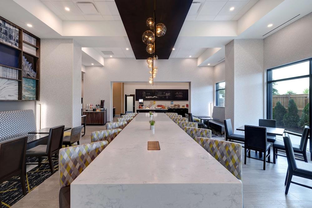 Hampton Inn & Suites Burlington, Ontario, Canada