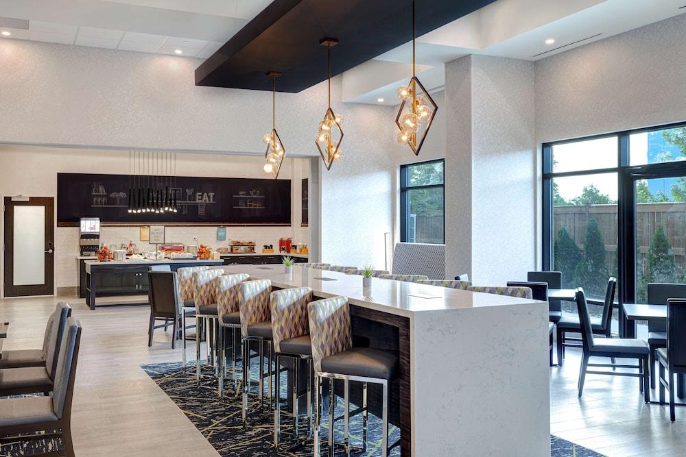 Hampton Inn & Suites Burlington, Ontario, Canada