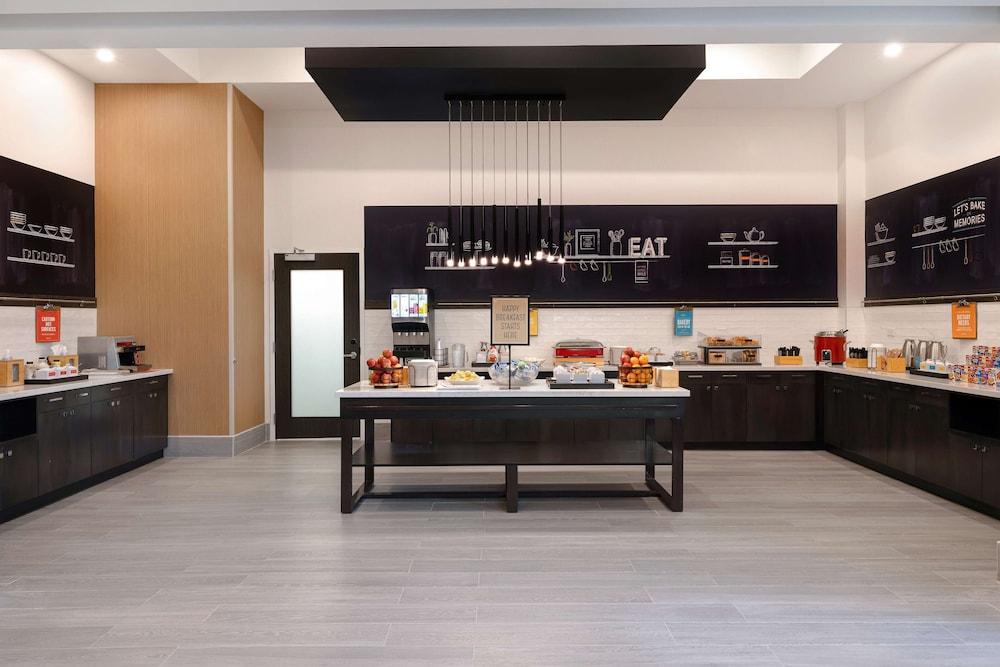 Hampton Inn & Suites Burlington, Ontario, Canada