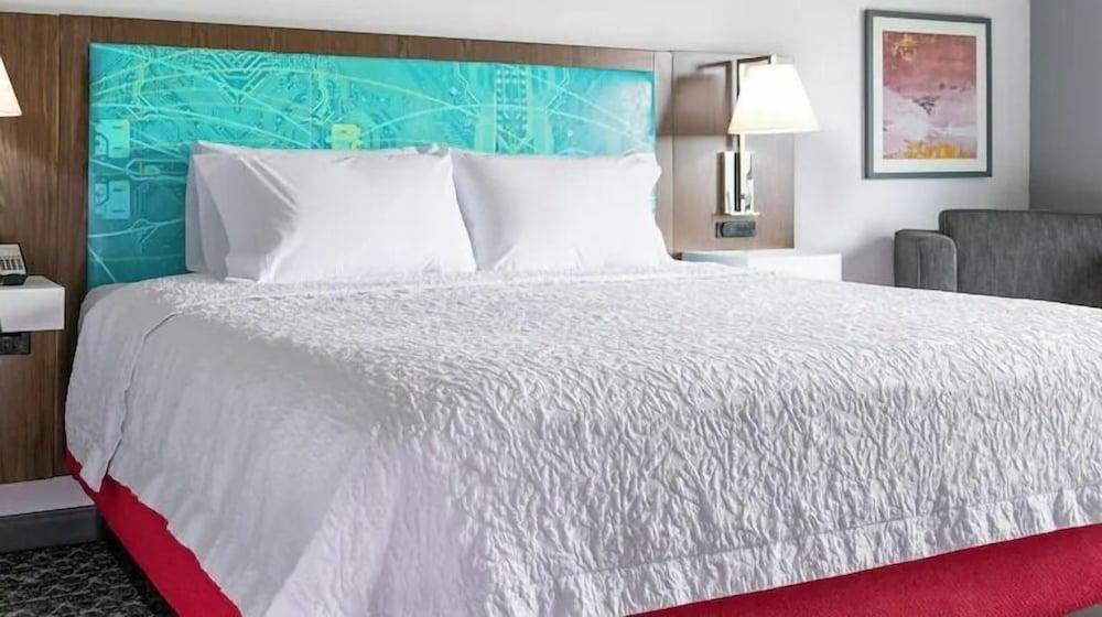 Hampton Inn & Suites Burlington, Ontario, Canada