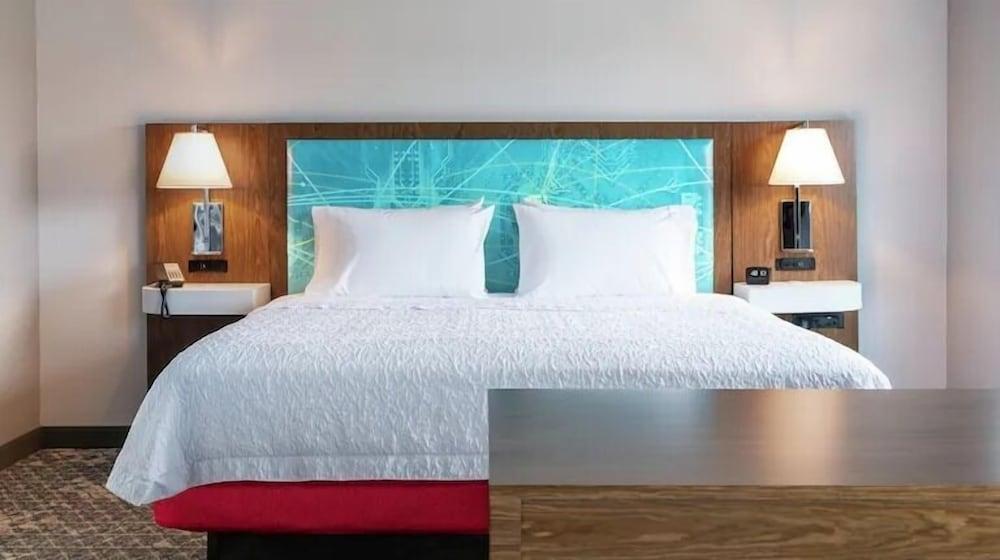 Hampton Inn & Suites Burlington, Ontario, Canada