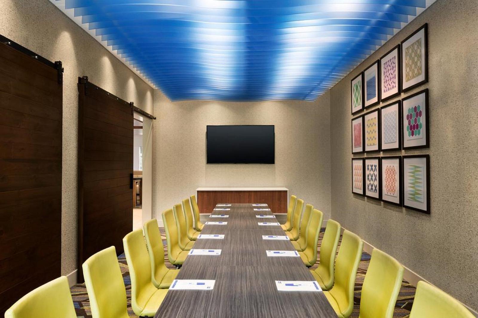 Holiday Inn Express & Suites Lumberton