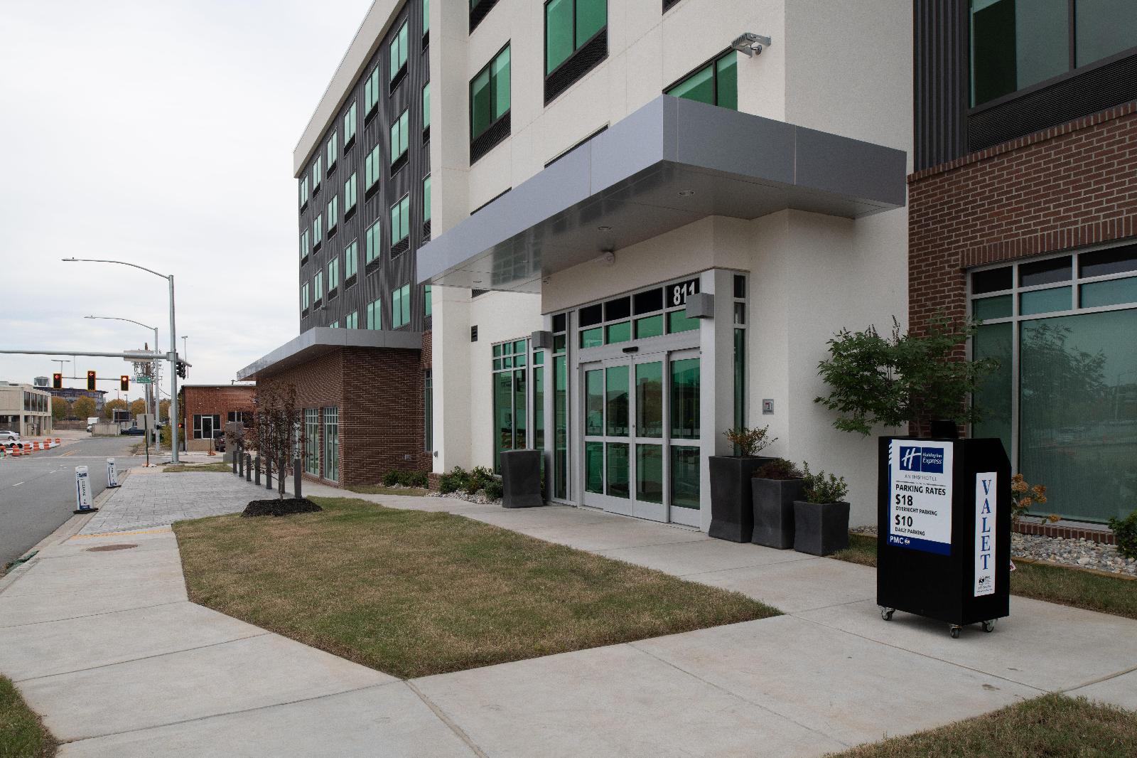 Holiday Inn Express and Suites Little Rock Downtown, an IHG Hotel