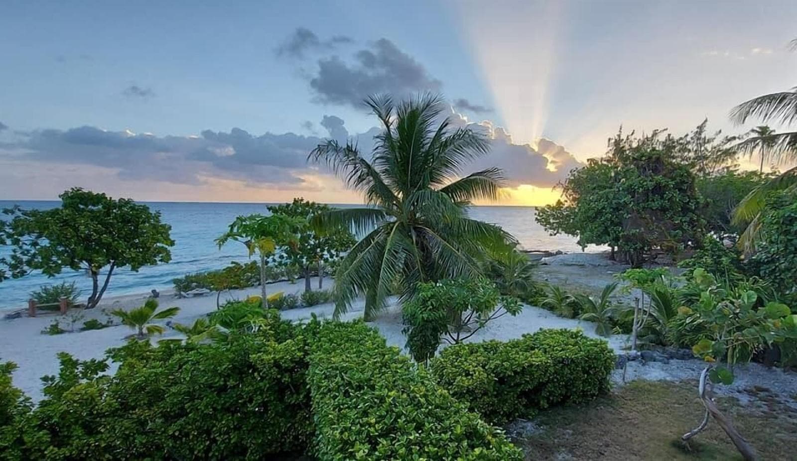 Rangiroa Tiputa Lodge B&B