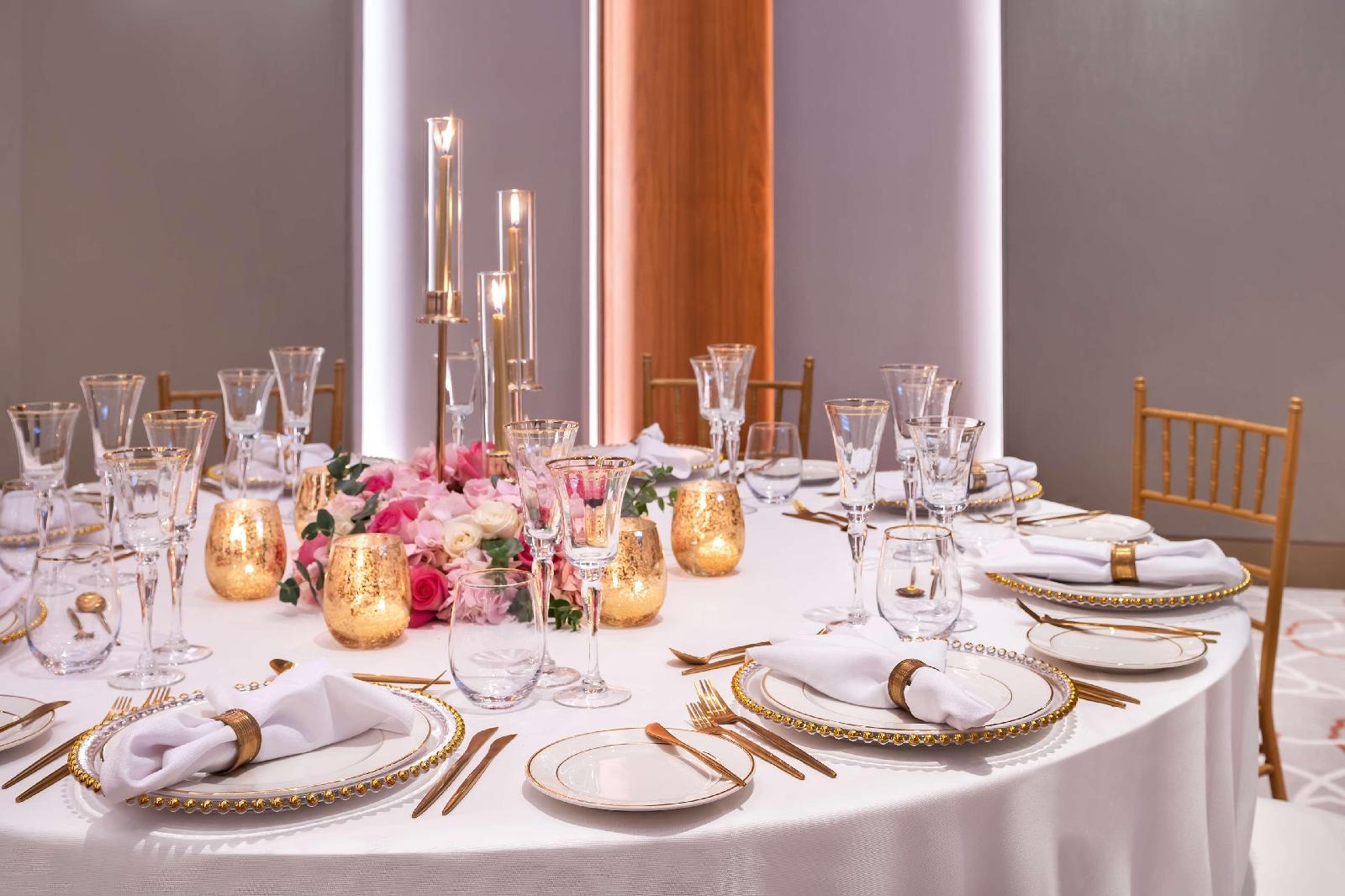 The WB Abu Dhabi, Curio Collection by Hilton