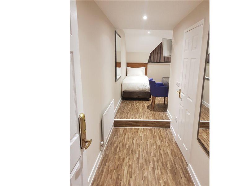 Gissons Hotel by OYO Rooms
