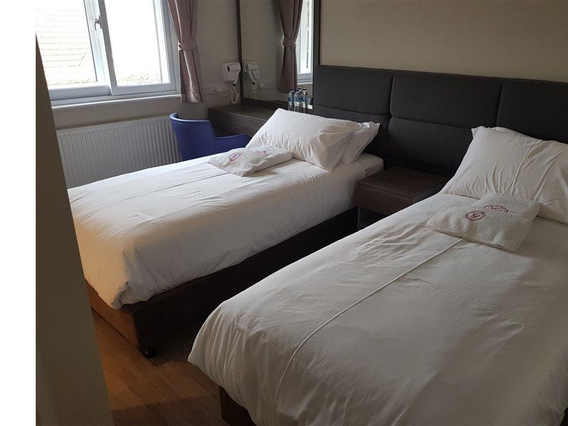 Gissons Hotel by OYO Rooms
