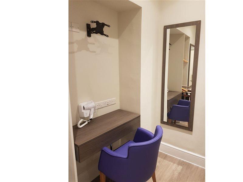 Gissons Hotel by OYO Rooms