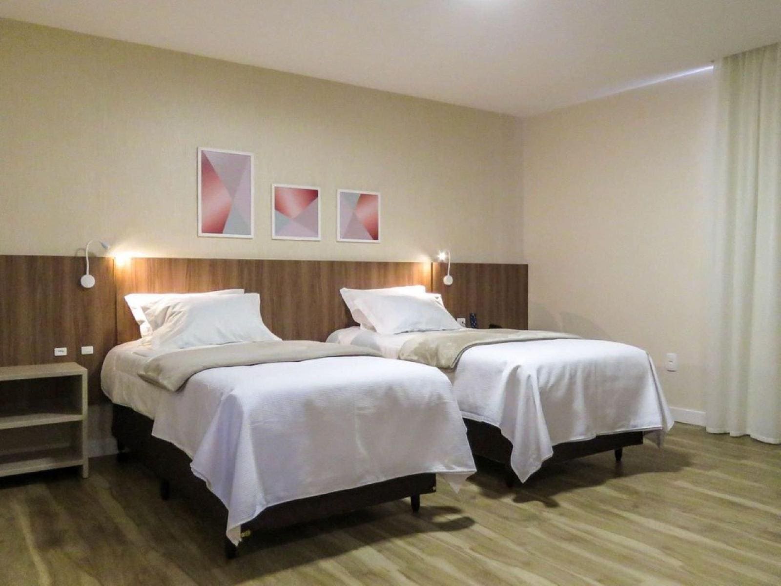 Lefel Hotel