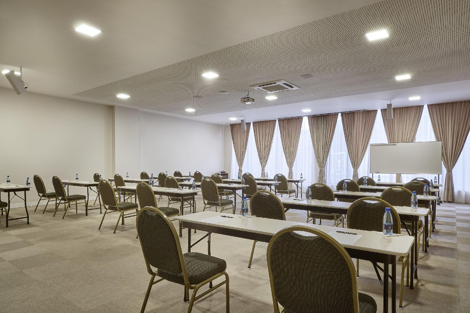Lefel Hotel