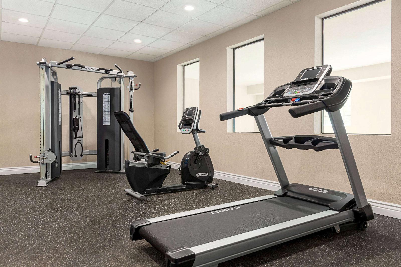 Days Inn & Suites by Wyndham Greater Tomball