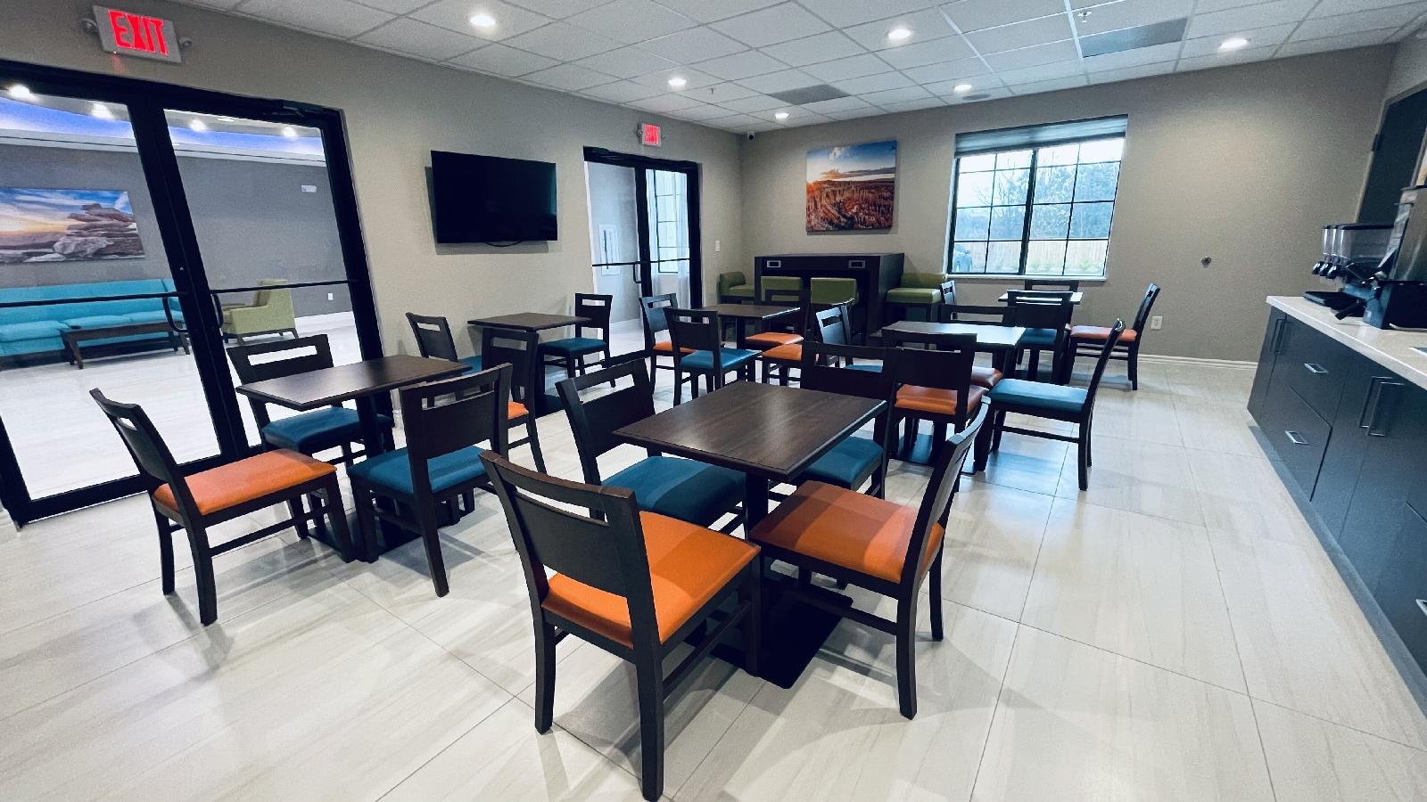 Days Inn & Suites by Wyndham Greater Tomball