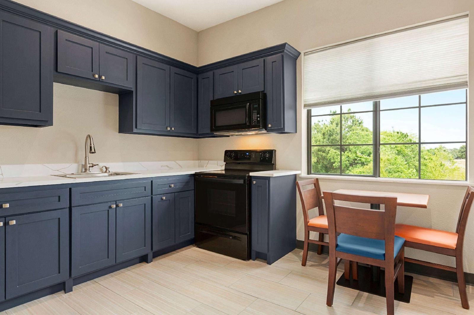 Days Inn & Suites by Wyndham Greater Tomball