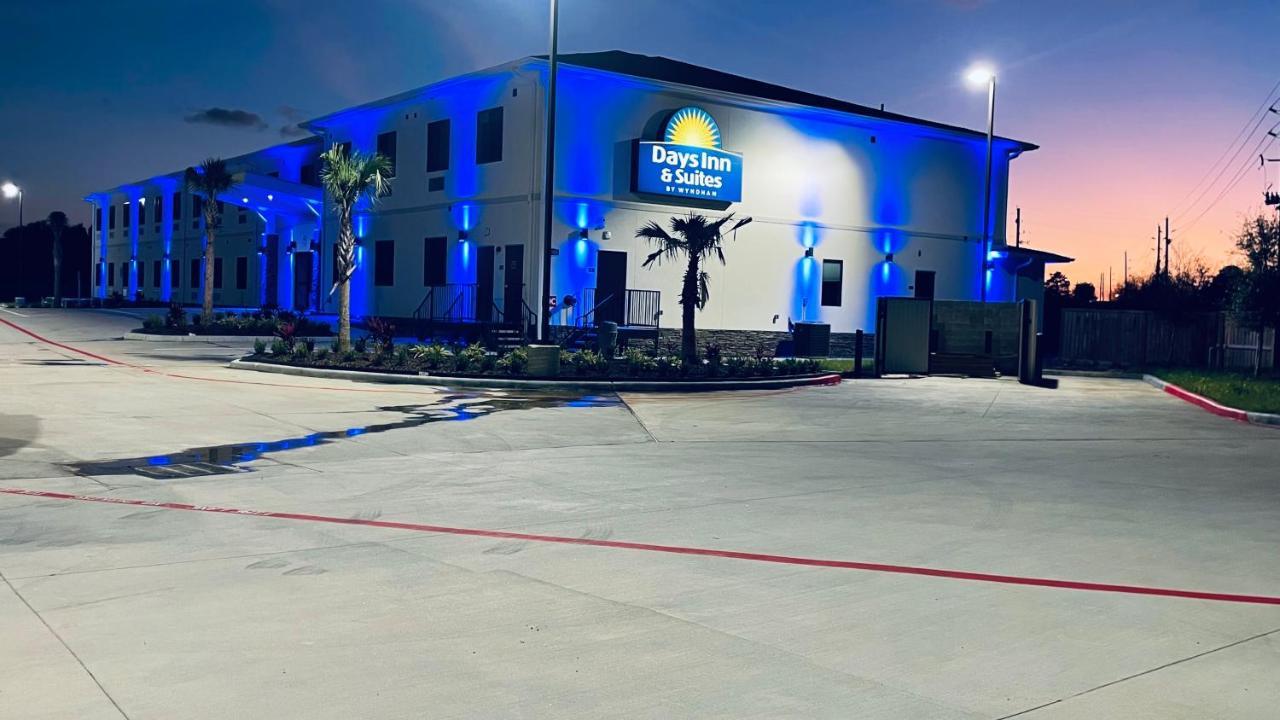 Days Inn & Suites by Wyndham Greater Tomball